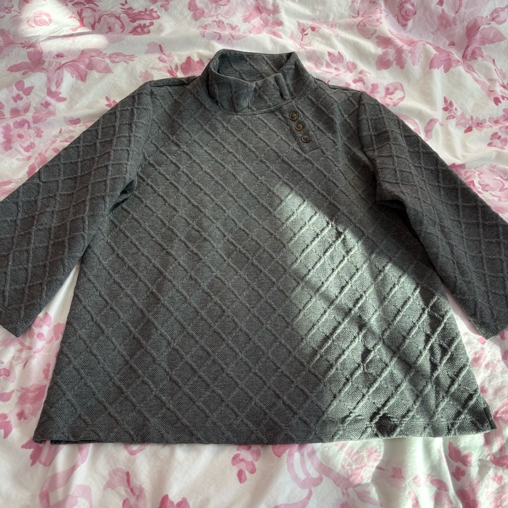 Soft Surroundings women’s patterned grey top with button details